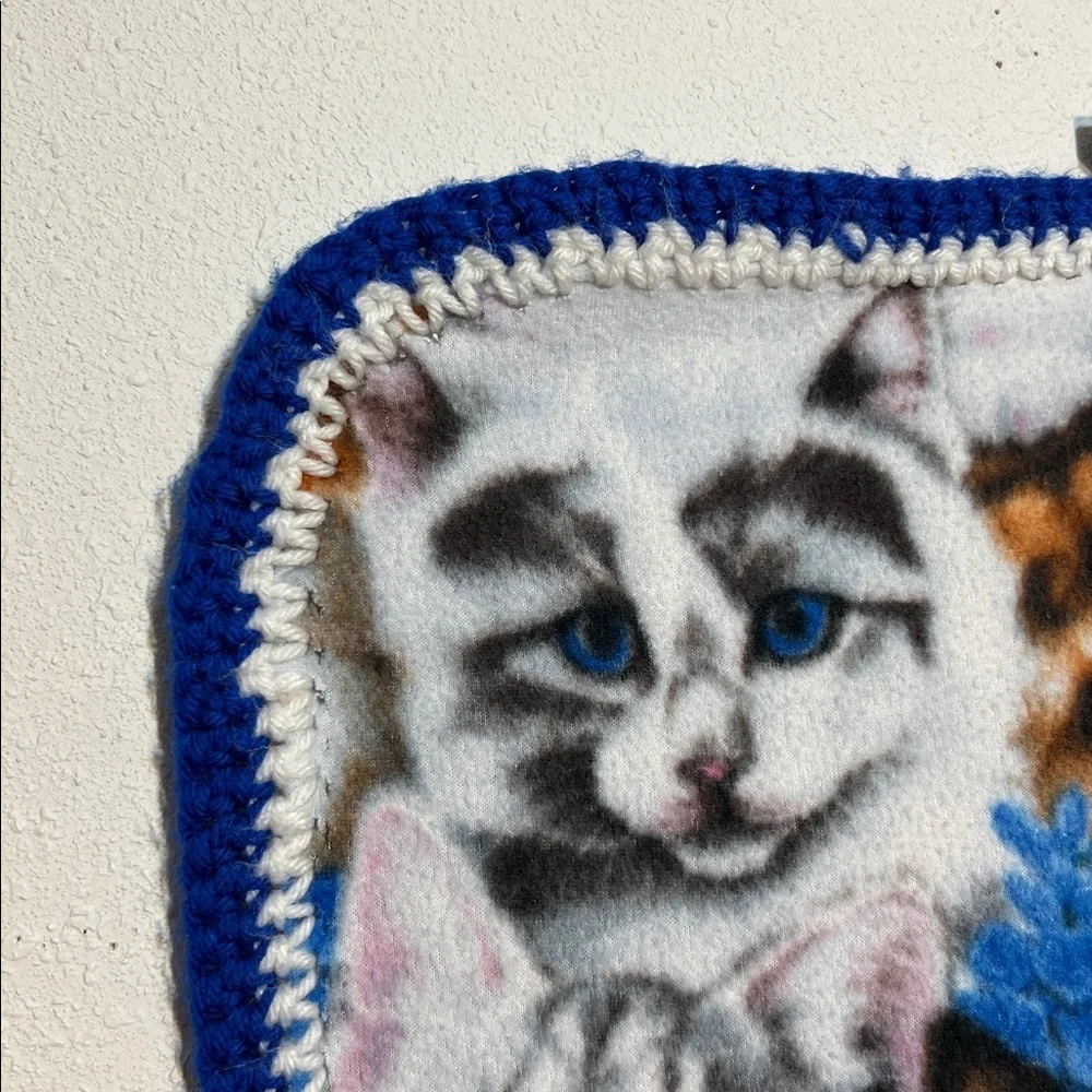 Vintage Colorful Fleeced Cat Print Blanket Approximately 30X55